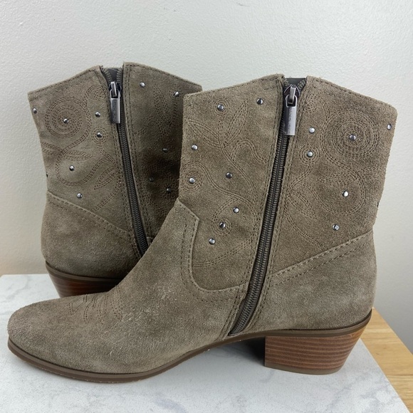 BANDOLINO Xerissa Suede Studded Leather Western Boots - Picture 13 of 13